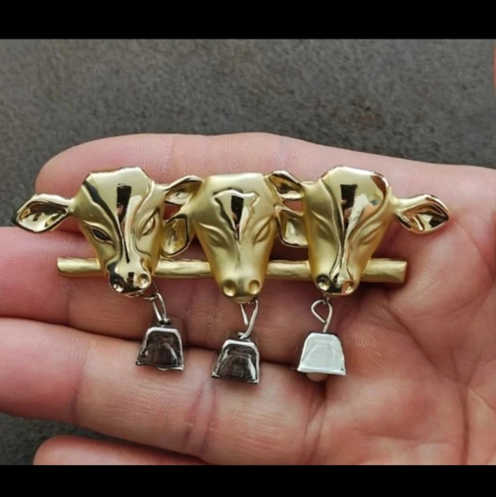 1980s Vintage Signed AJC Three Cow Head With Dangling Silver Tone Bells Brooch